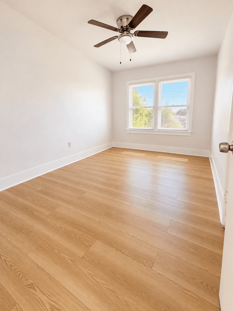Long Beach Apartment: 3140 E 3rd Street