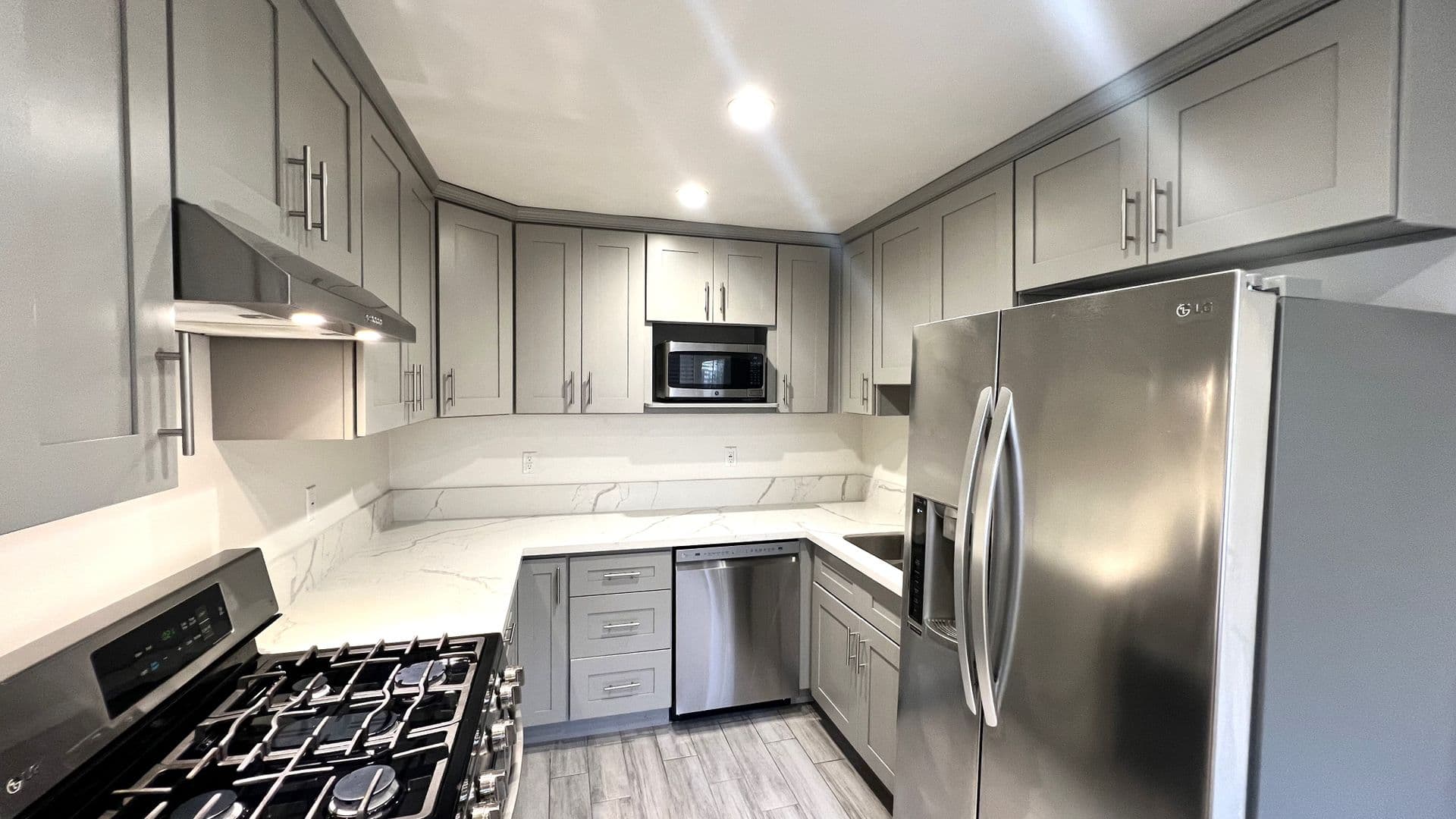 Long Beach Apartment: 233 Mira Mar Avenue
