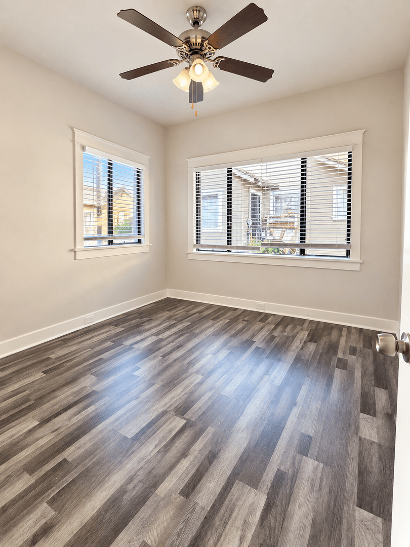 Long Beach Apartment: 833 Cherry Avenue