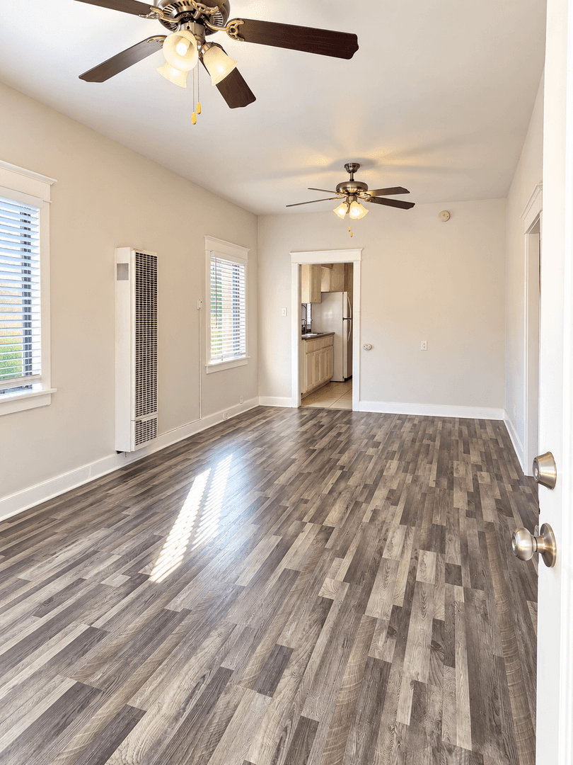 Long Beach Apartment: 833 Cherry Avenue