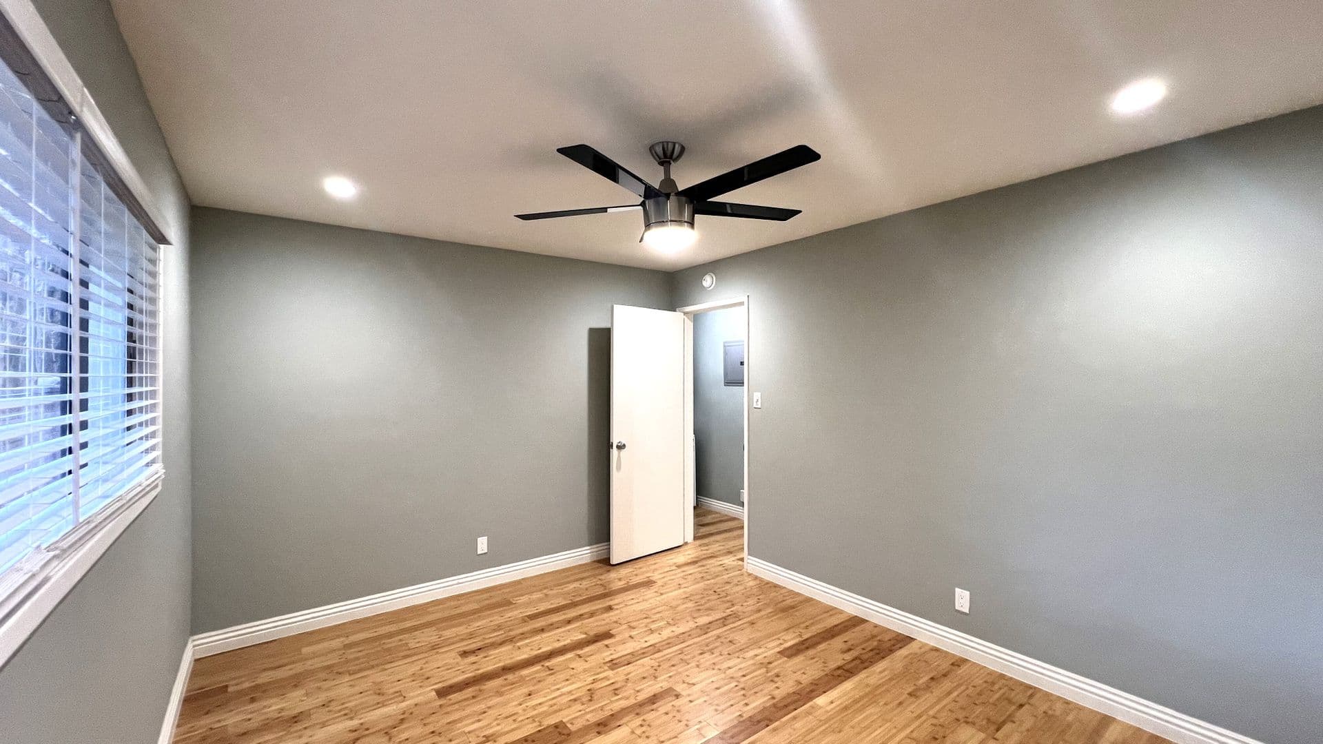 Long Beach Apartment: 233 Mira Mar Avenue