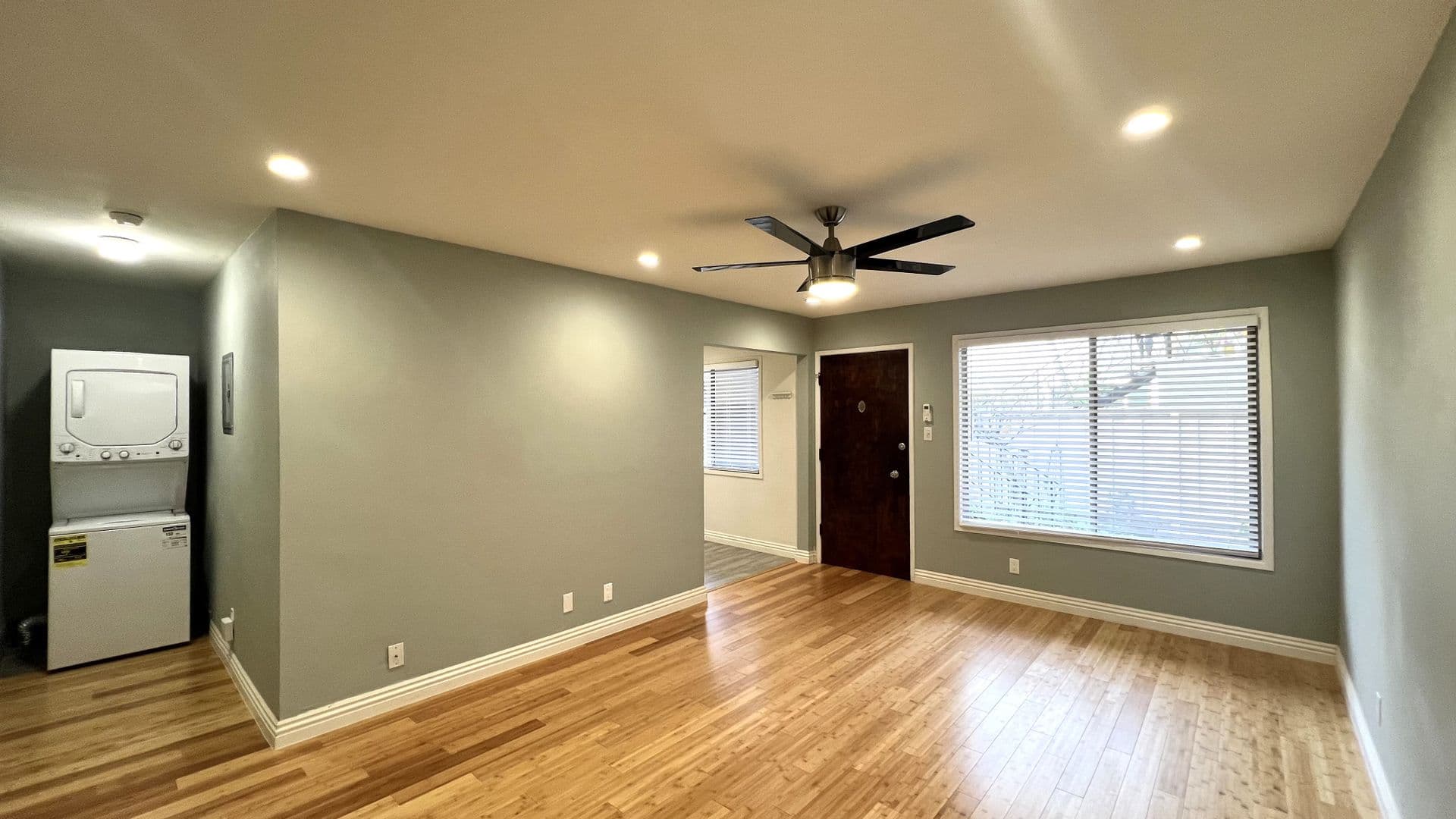 Long Beach Apartment: 233 Mira Mar Avenue