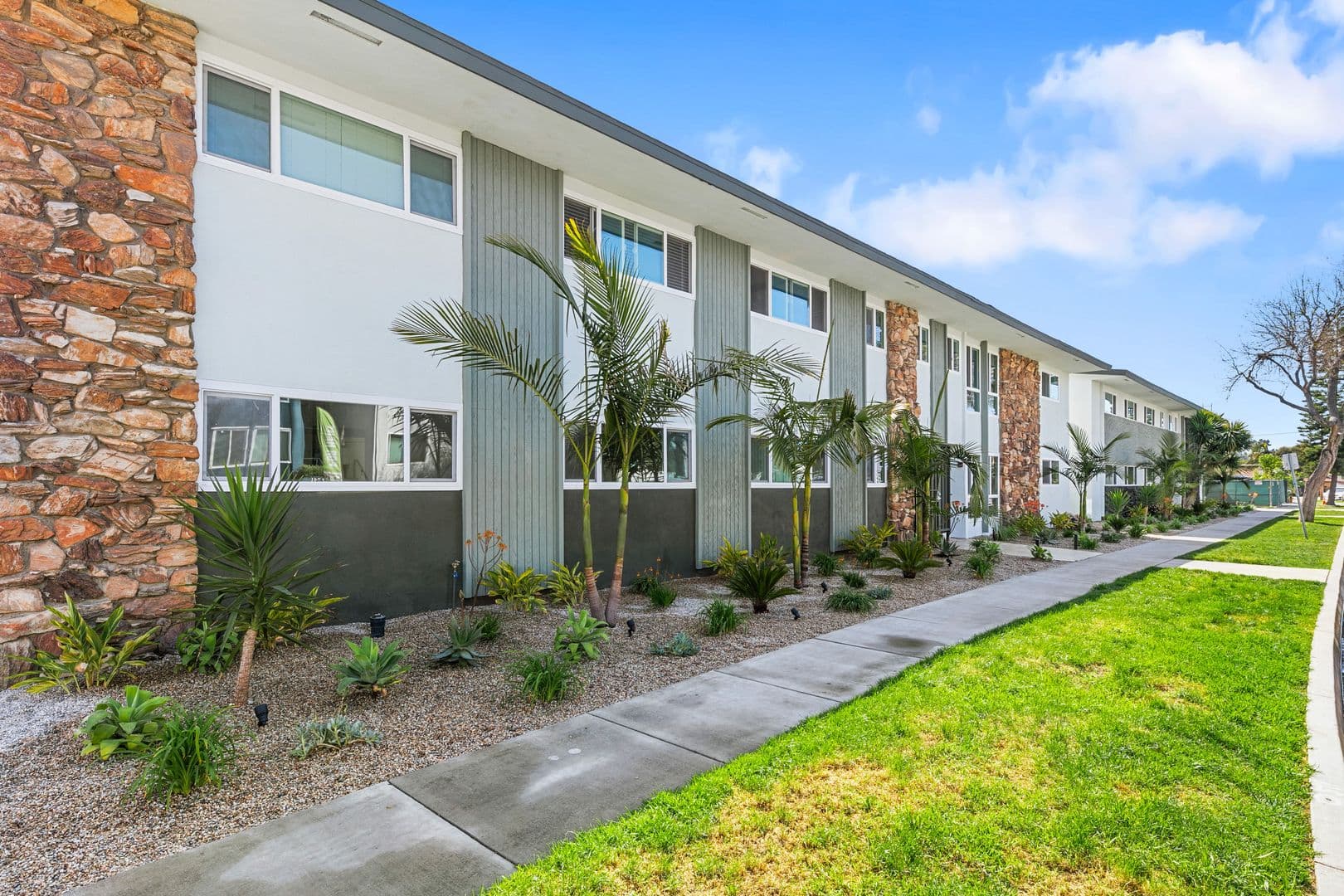 Long Beach Apartment: 1740 Park Avenue