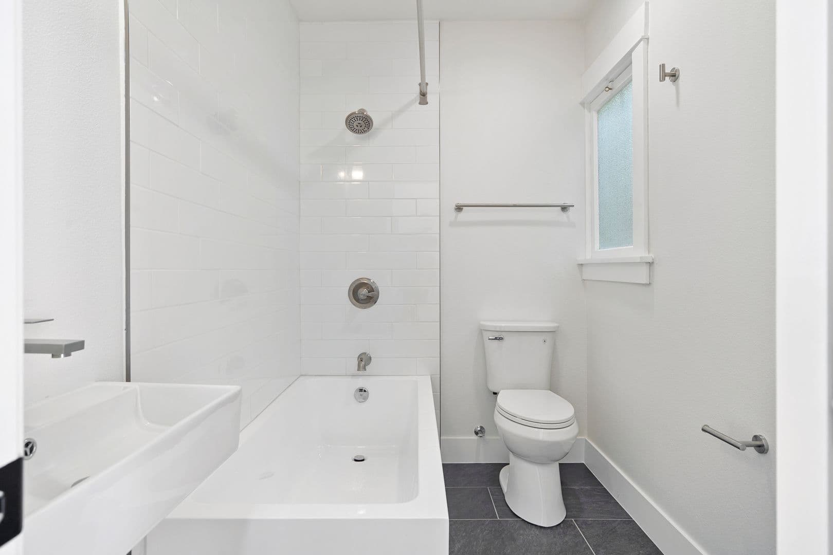 Long Beach Apartment: 1037 E 1st Street