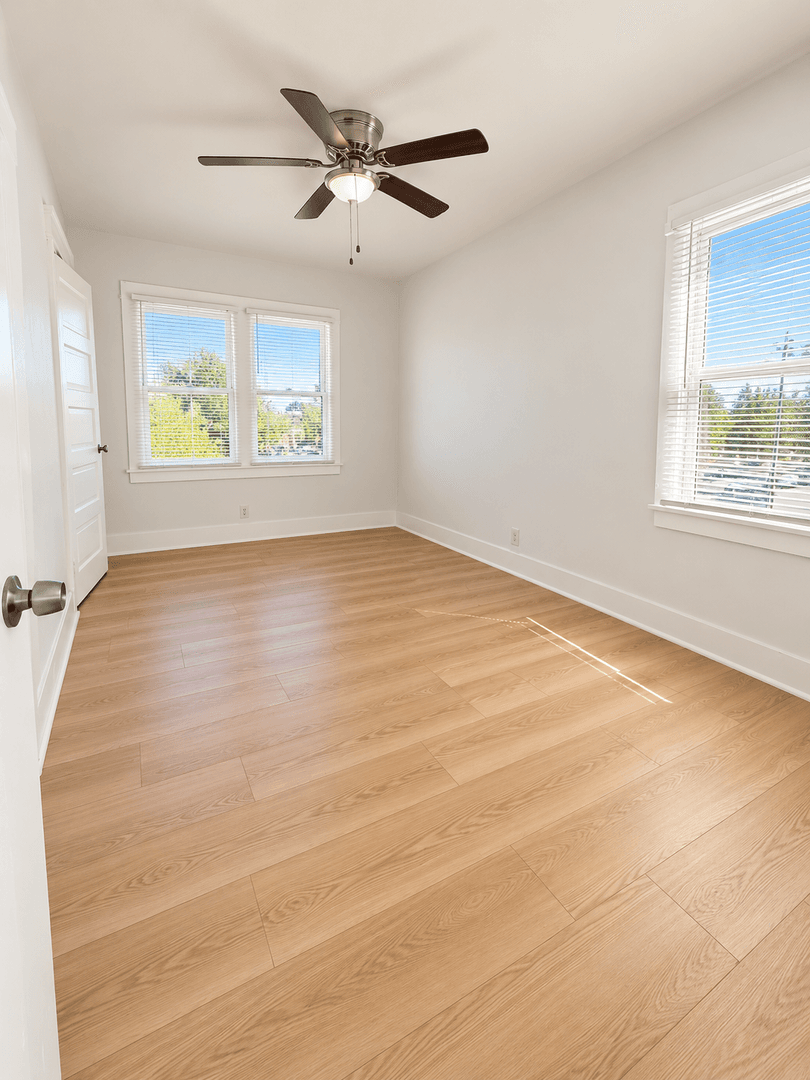 Long Beach Apartment: 3140 E 3rd Street
