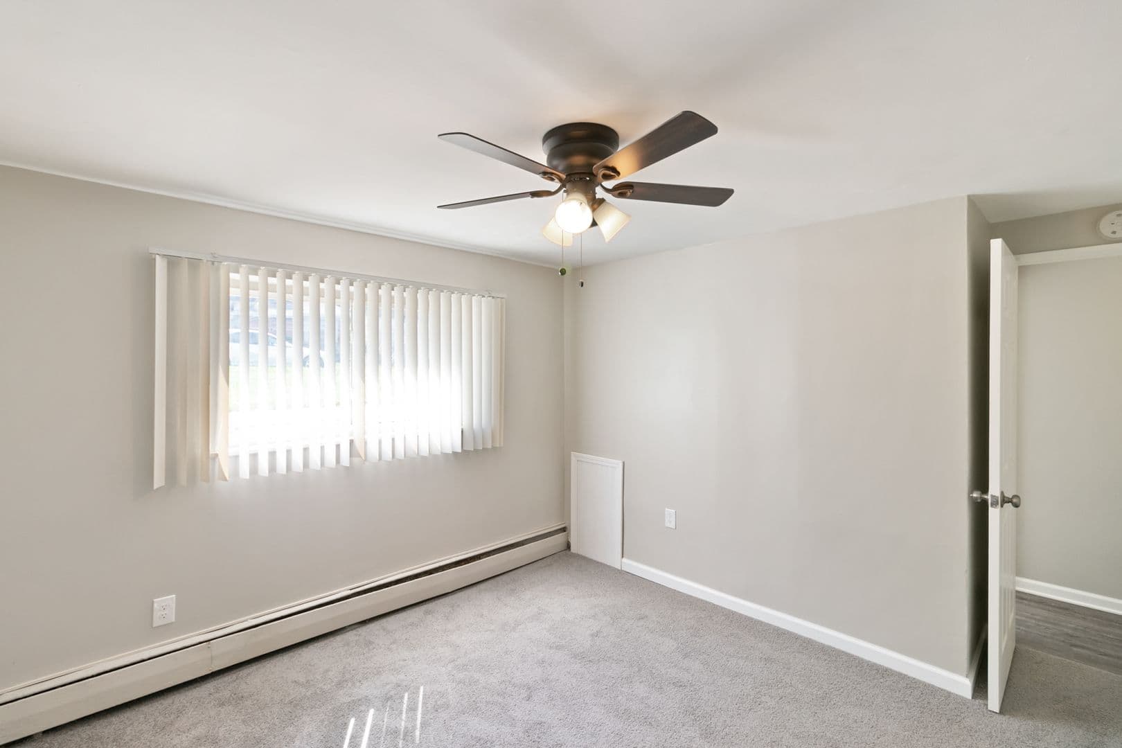 Utica Apartment: 45835 Brownell