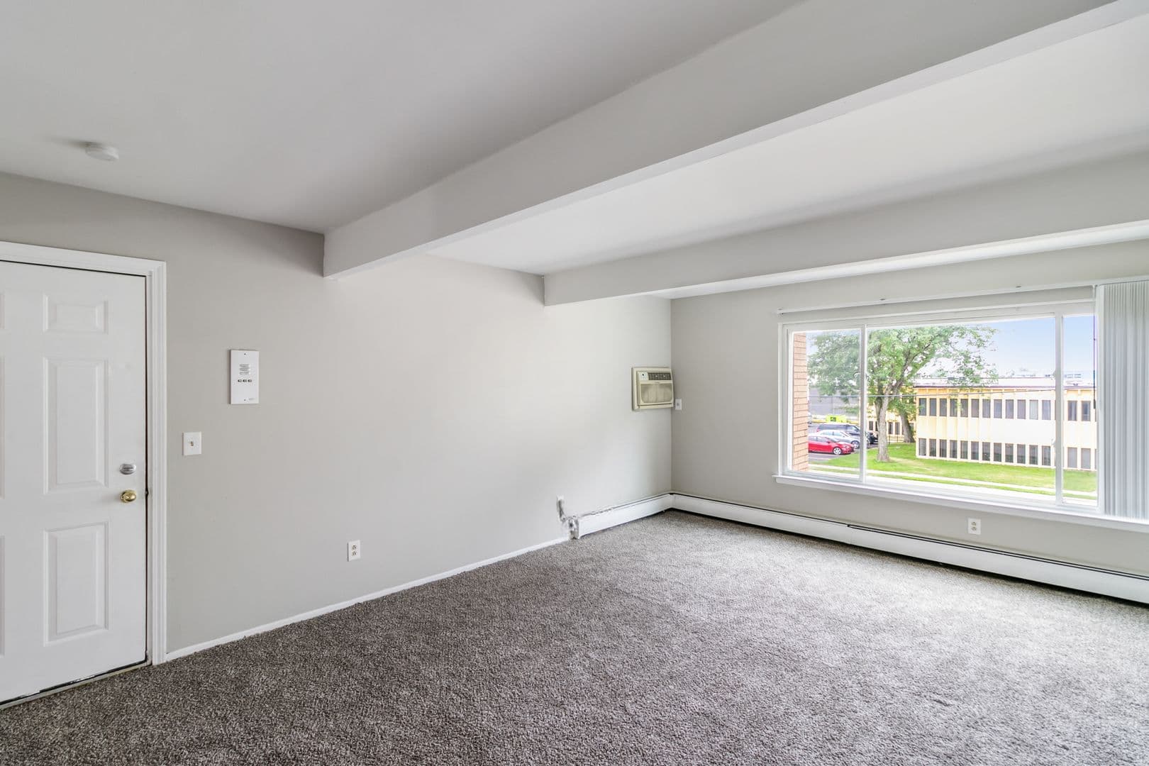 Oak Park Apartment: 21800 Coolidge