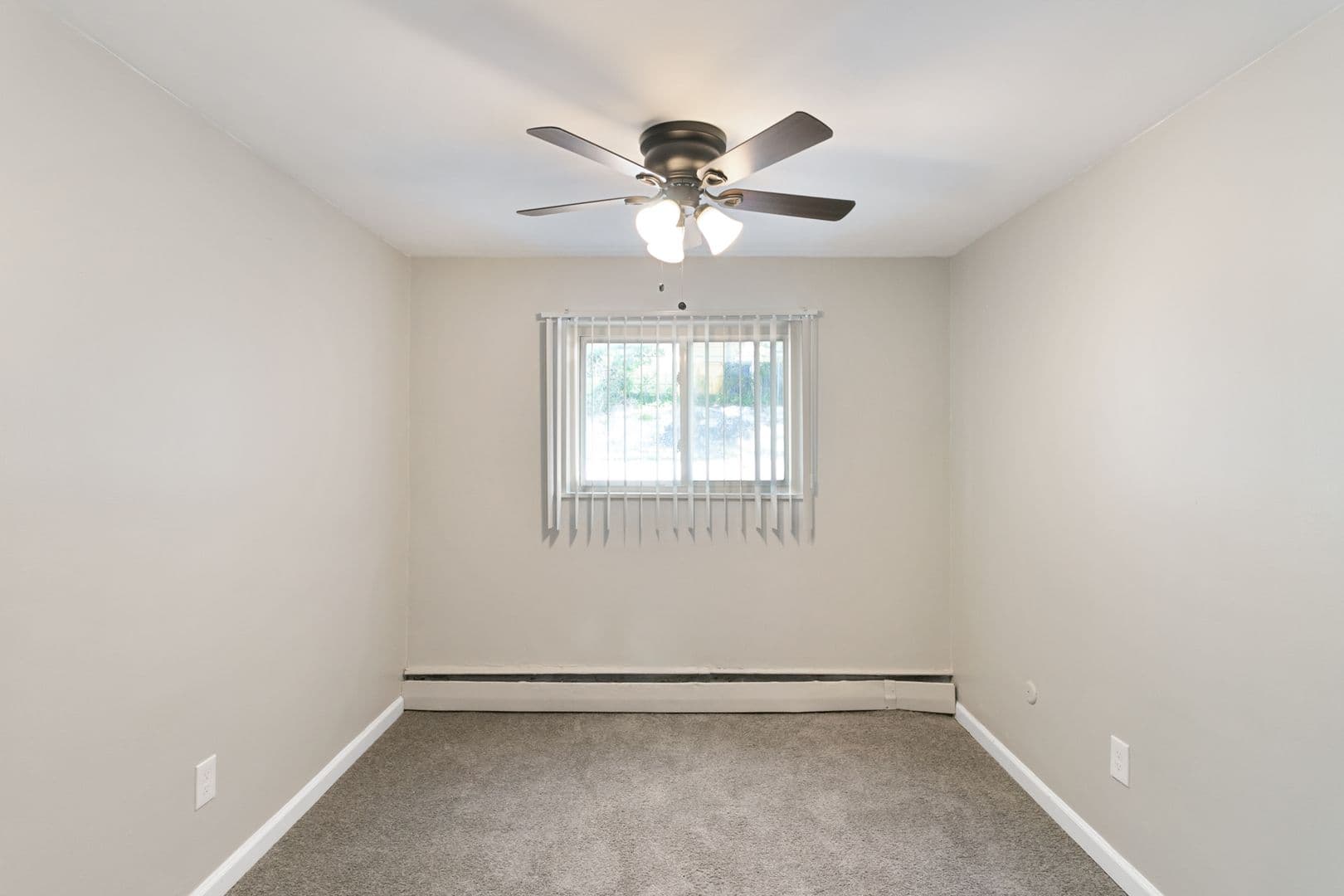 Utica Apartment: 45835 Brownell