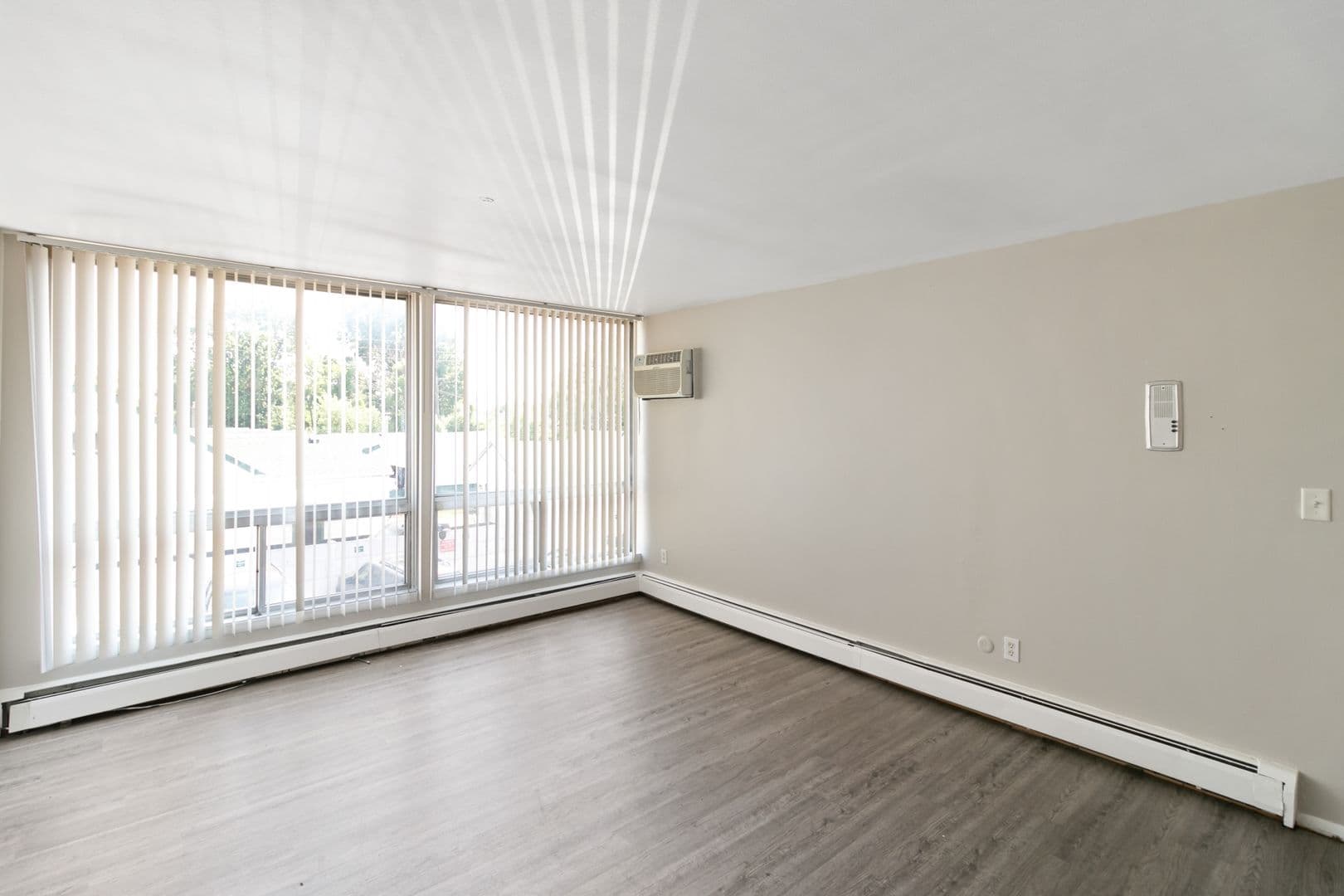 Roseville Apartment: 16840 E Eleven Mile Rd