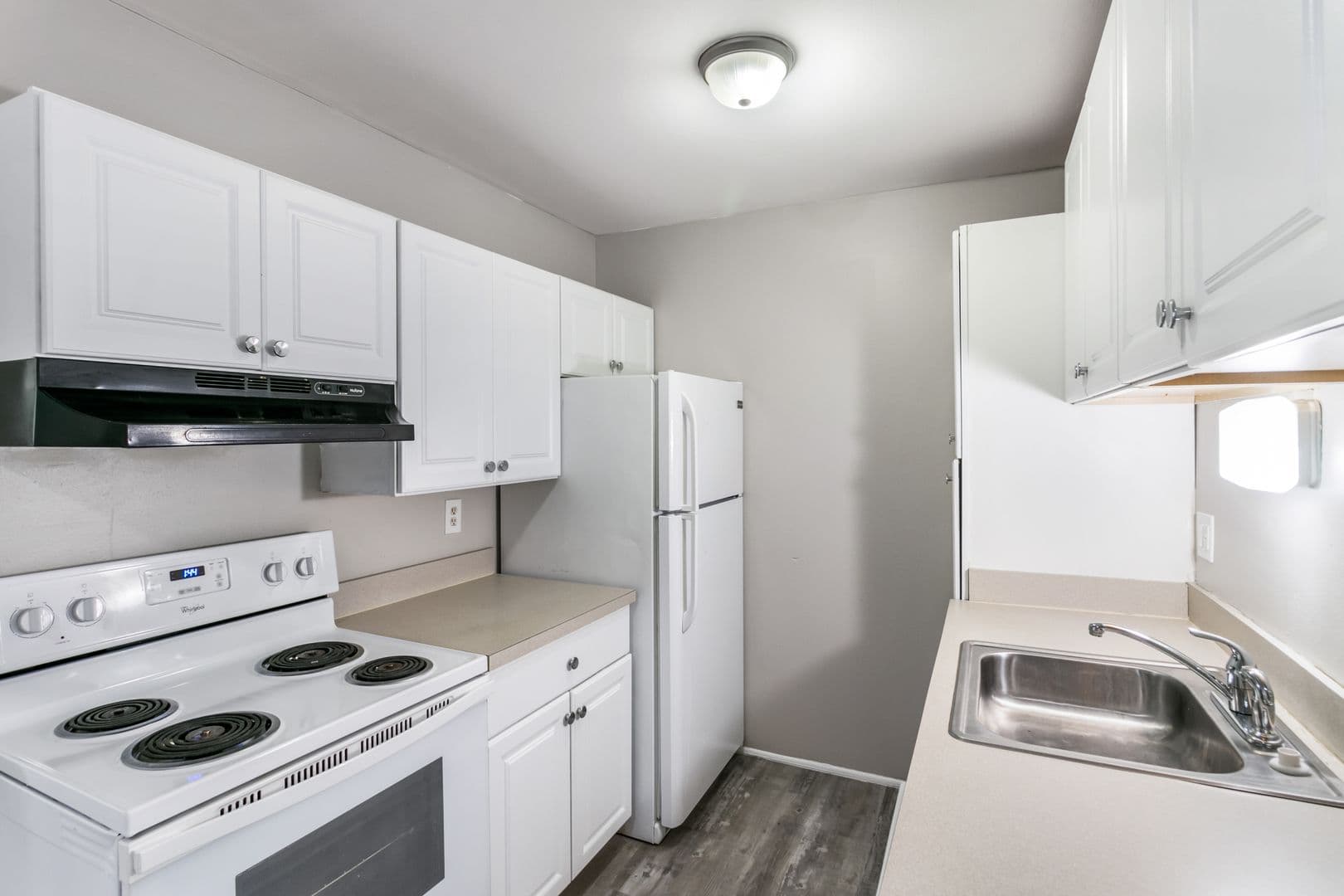 Oak Park Apartment: 21800 Coolidge