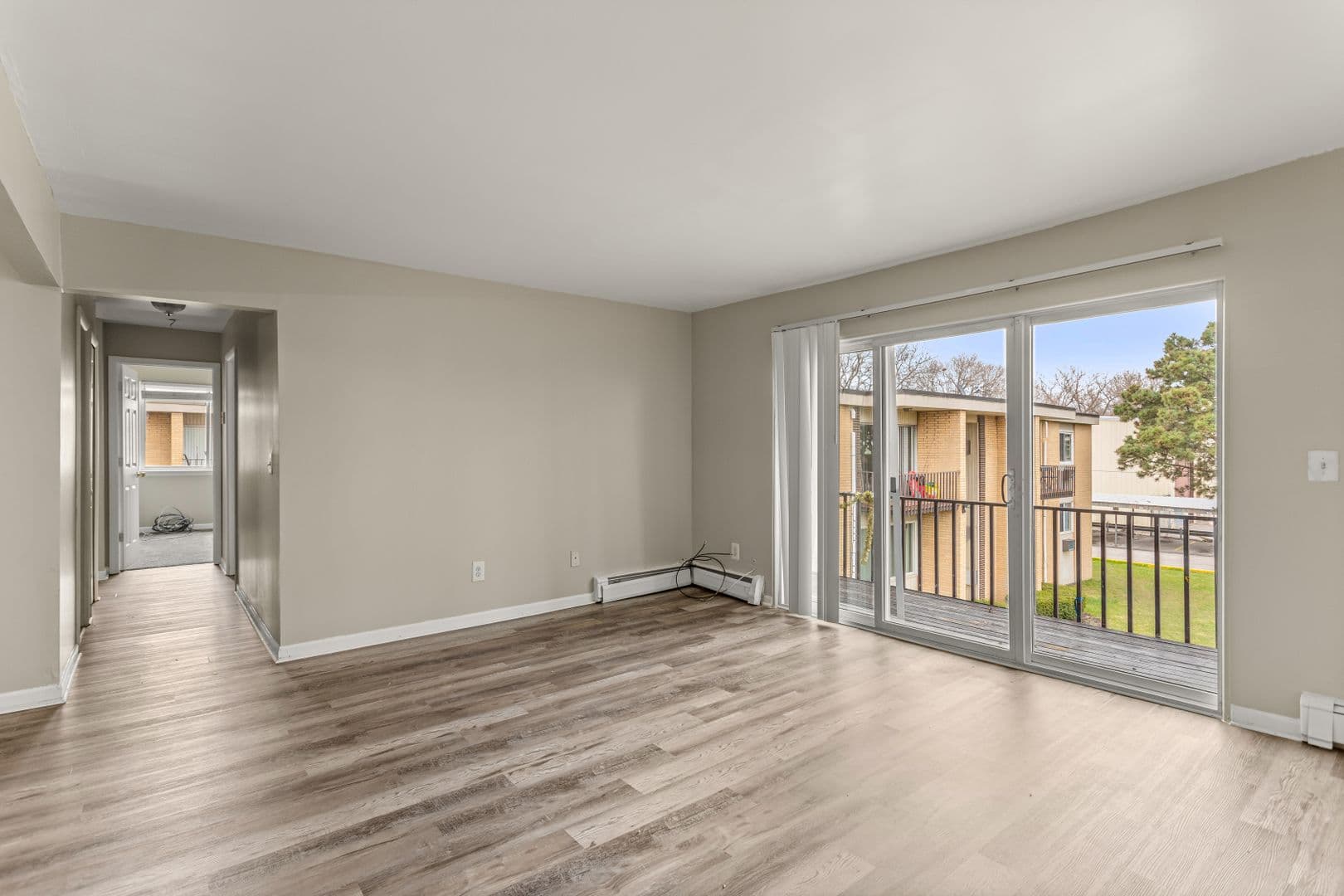 Oak Park Apartment: 21800 Coolidge