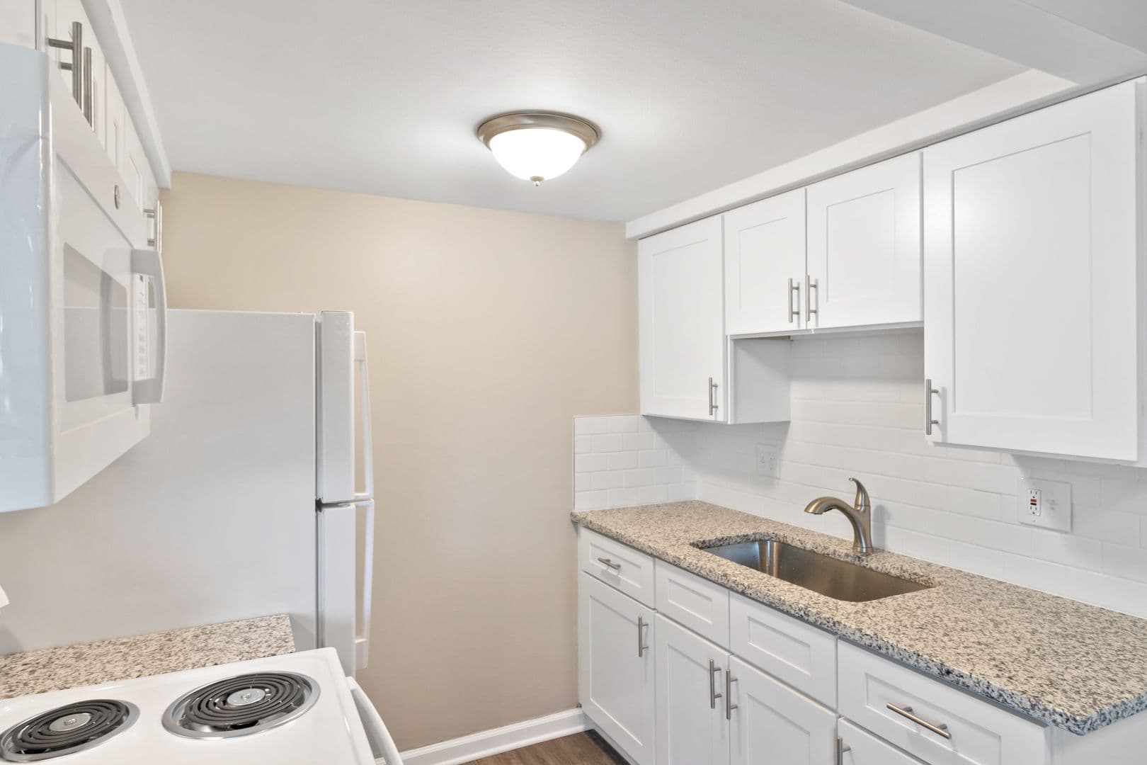 Utica Apartment: 45835 Brownell