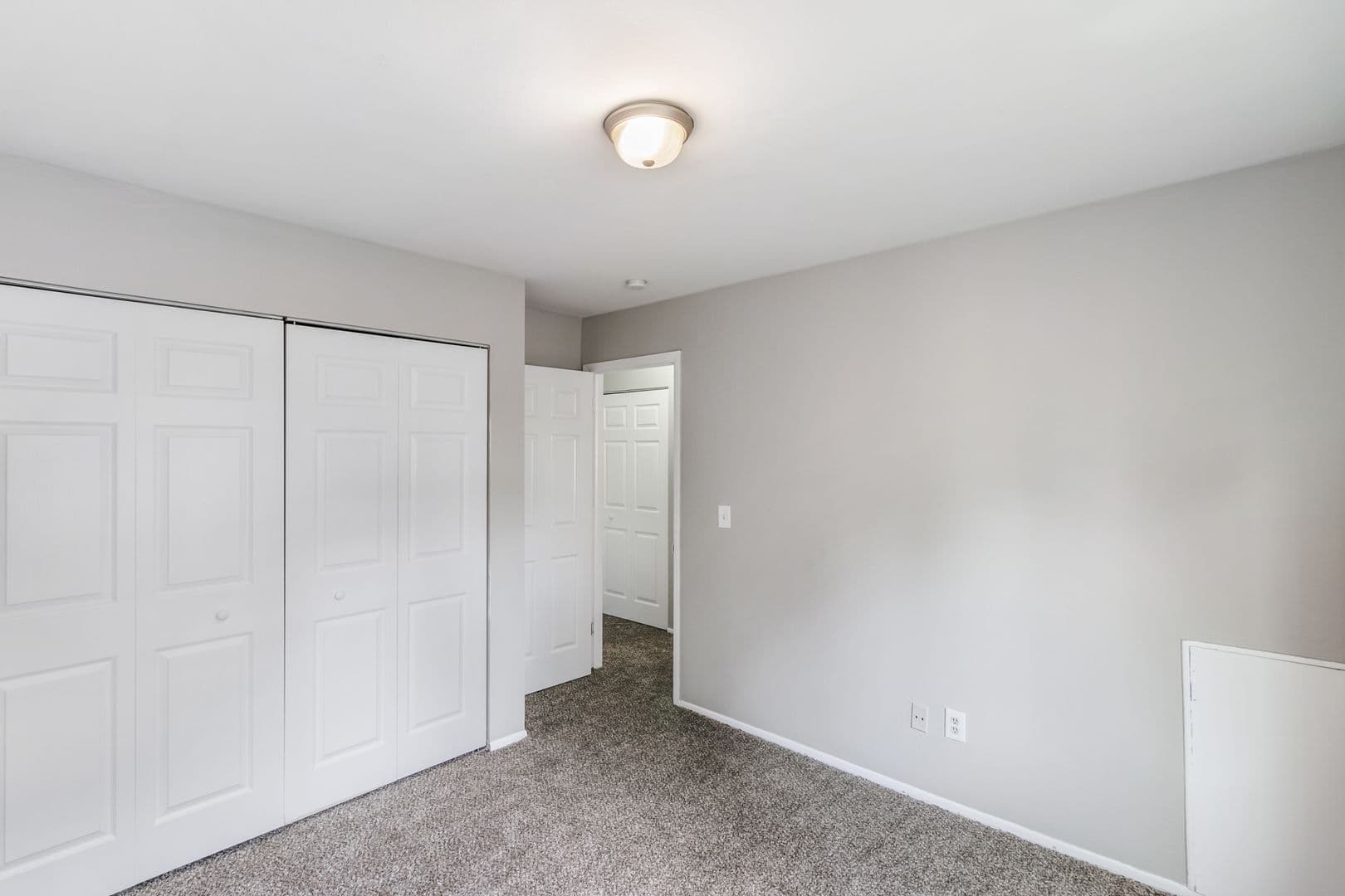 Oak Park Apartment: 21800 Coolidge