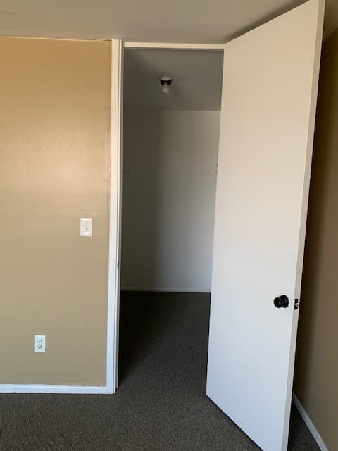 Roseville Apartment: 16840 E Eleven Mile Rd