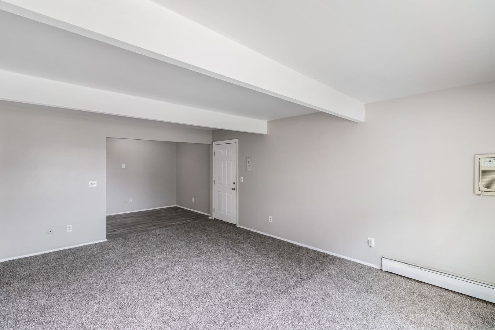 Oak Park Apartment: 21800 Coolidge