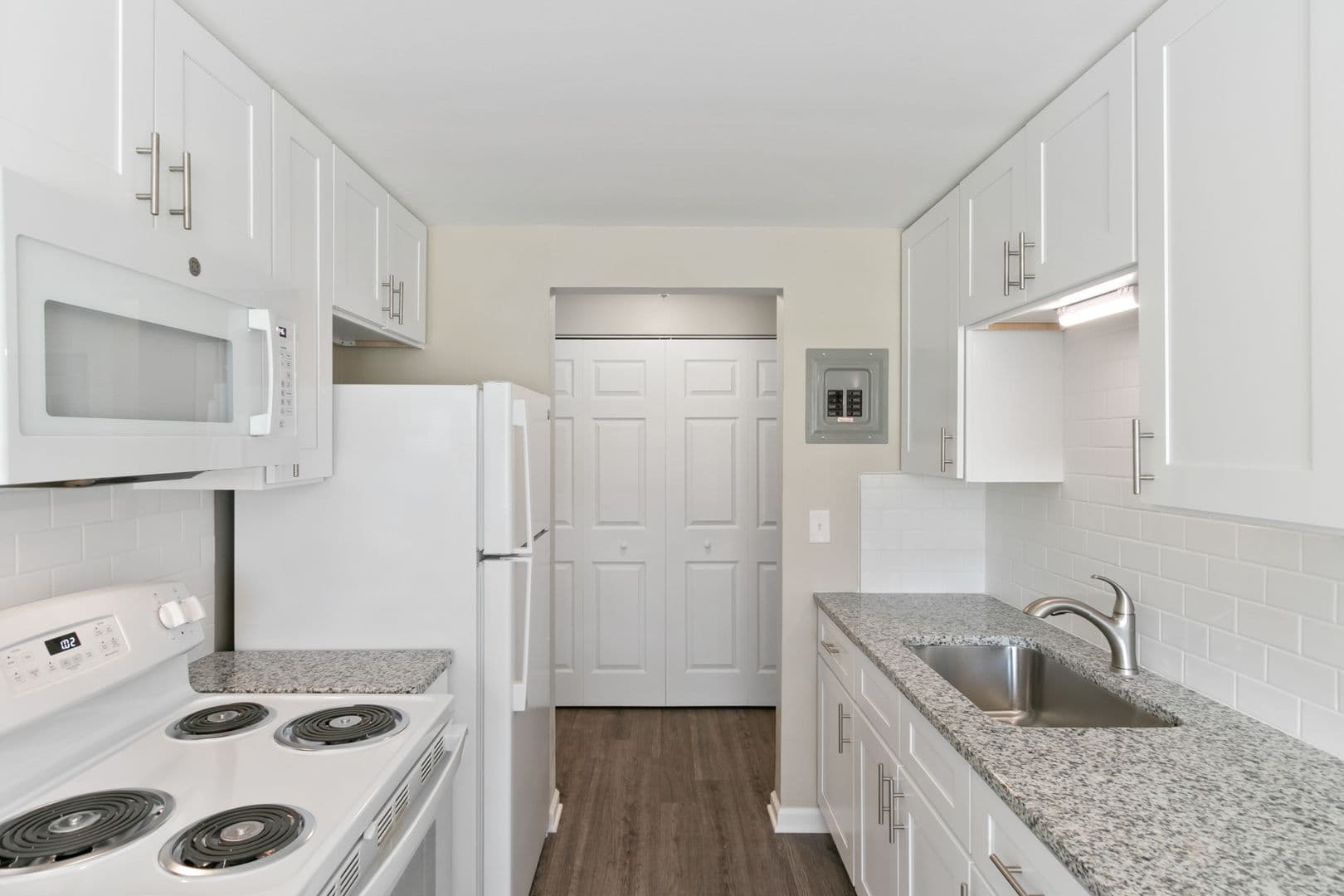 Utica Apartment: 45835 Brownell