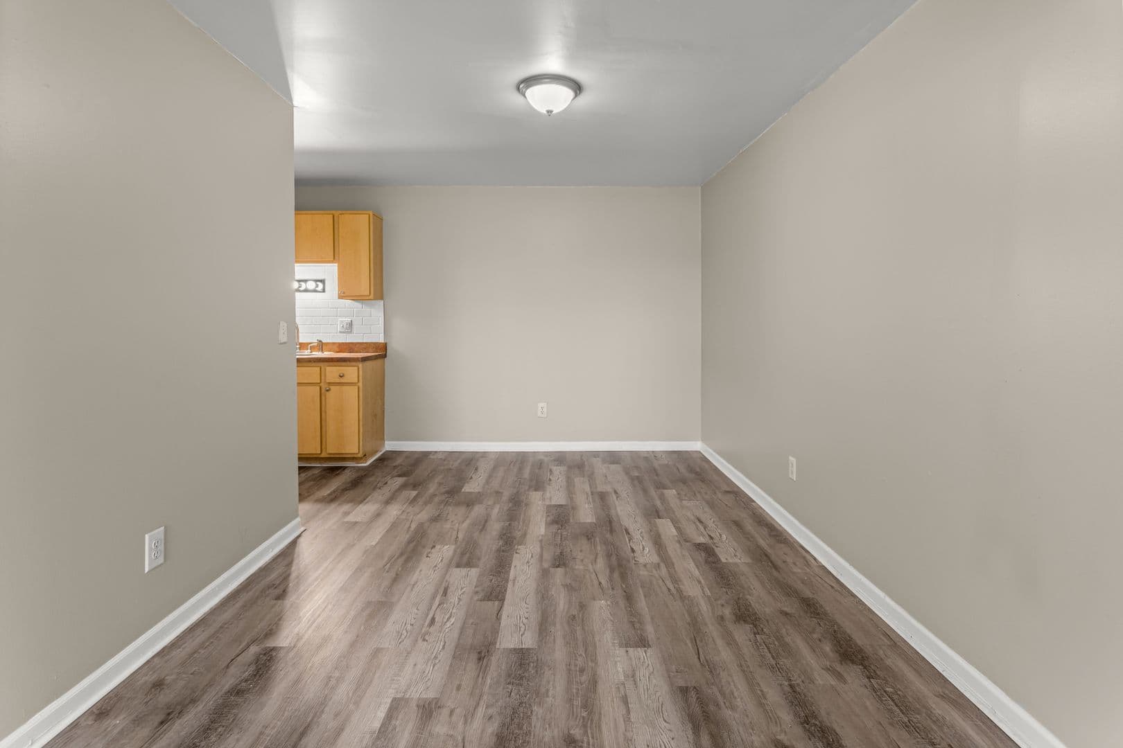 Oak Park Apartment: 21800 Coolidge