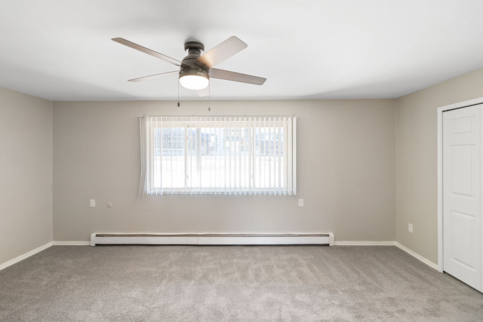 Utica Apartment: 45835 Brownell