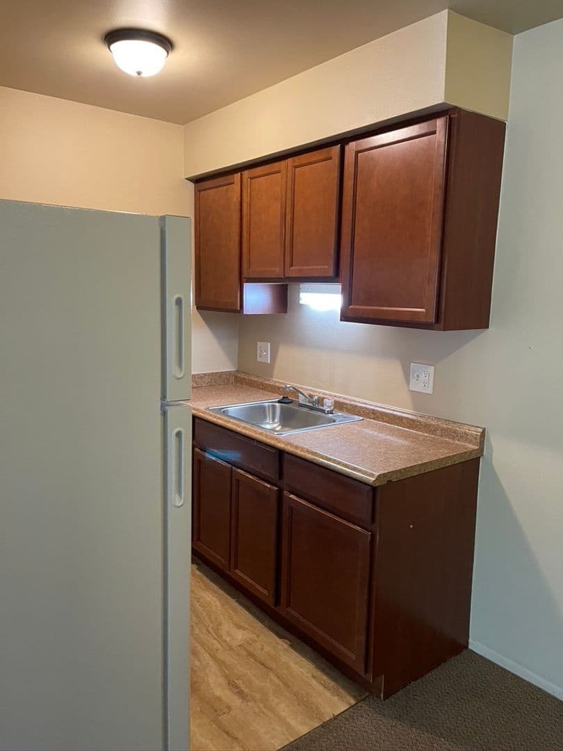 Warren Apartment: 11500 Warren Blvd