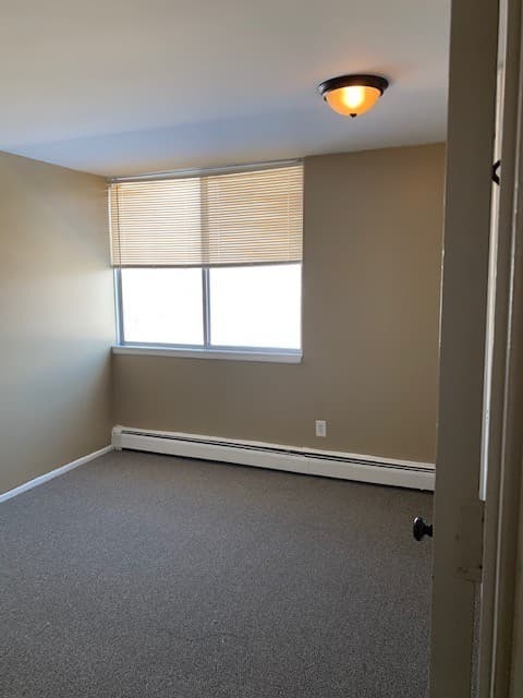 Roseville Apartment: 16840 E Eleven Mile Rd
