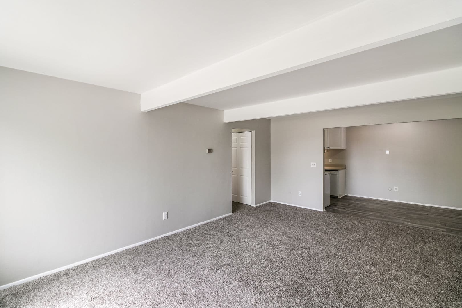 Oak Park Apartment: 21800 Coolidge