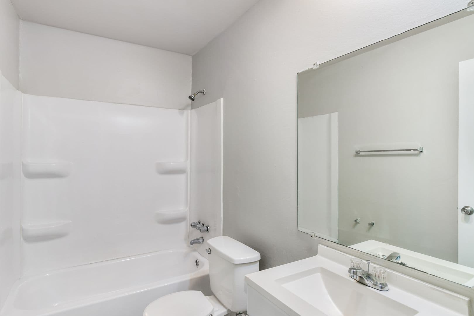 Oak Park Apartment: 21800 Coolidge