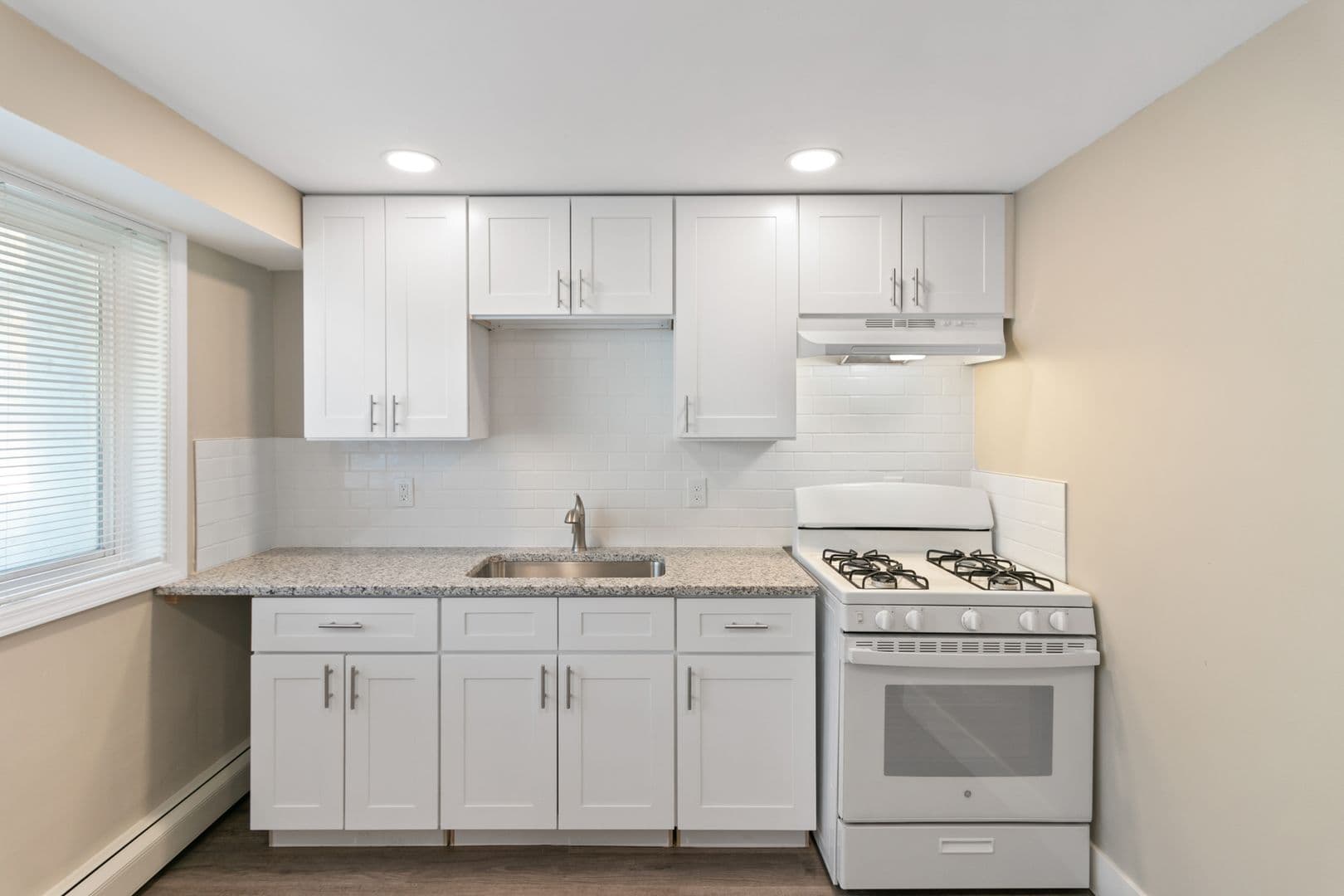 Utica Apartment: 45835 Brownell