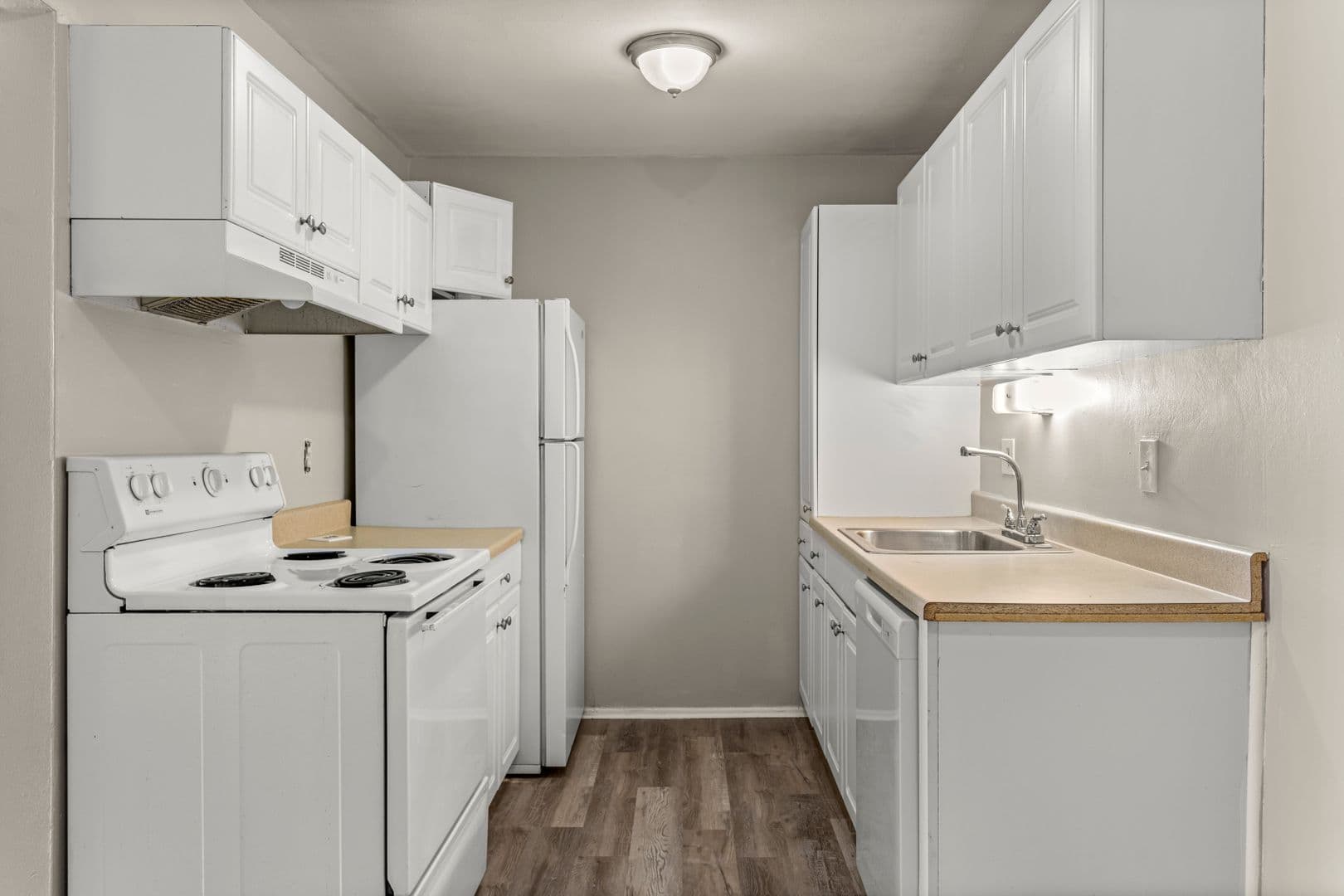 Oak Park Apartment: 21800 Coolidge