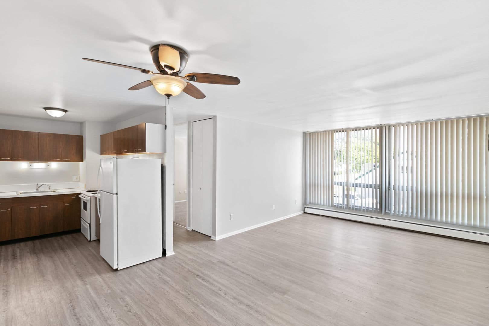 Roseville Apartment: 16840 E Eleven Mile Rd