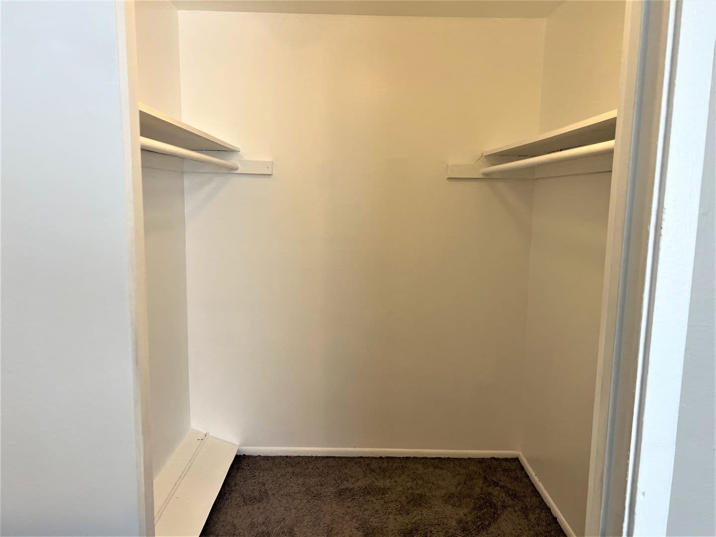 Roseville Apartment: 16840 E Eleven Mile Rd