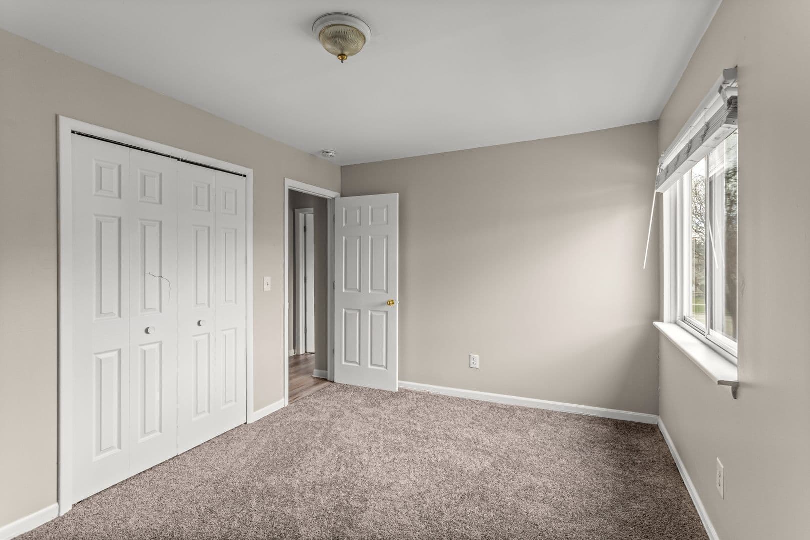 Oak Park Apartment: 21800 Coolidge