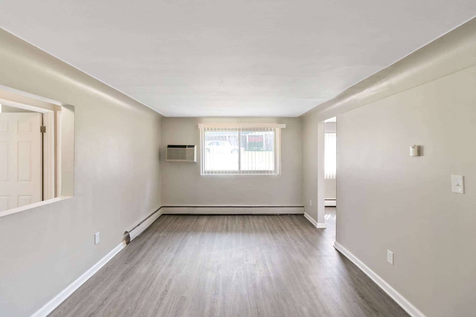 Utica Apartment: 45835 Brownell