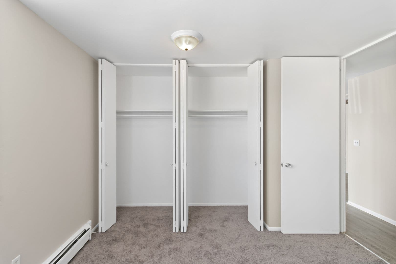 Roseville Apartment: 16840 E Eleven Mile Rd