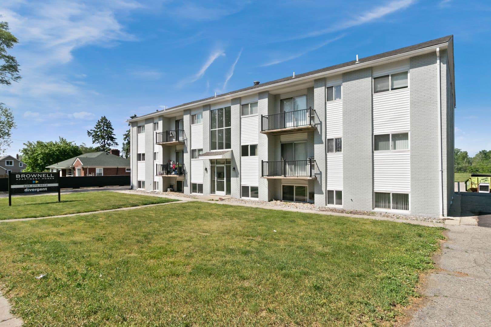 Utica Apartment: 45835 Brownell