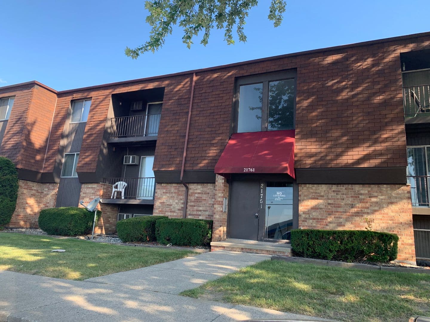 Clinton Township Apartment: 21641 Hillside