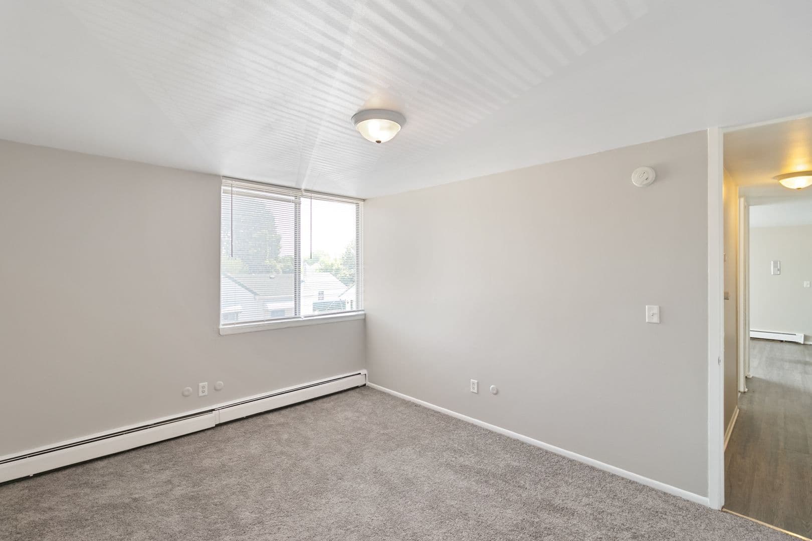 Roseville Apartment: 16840 E Eleven Mile Rd