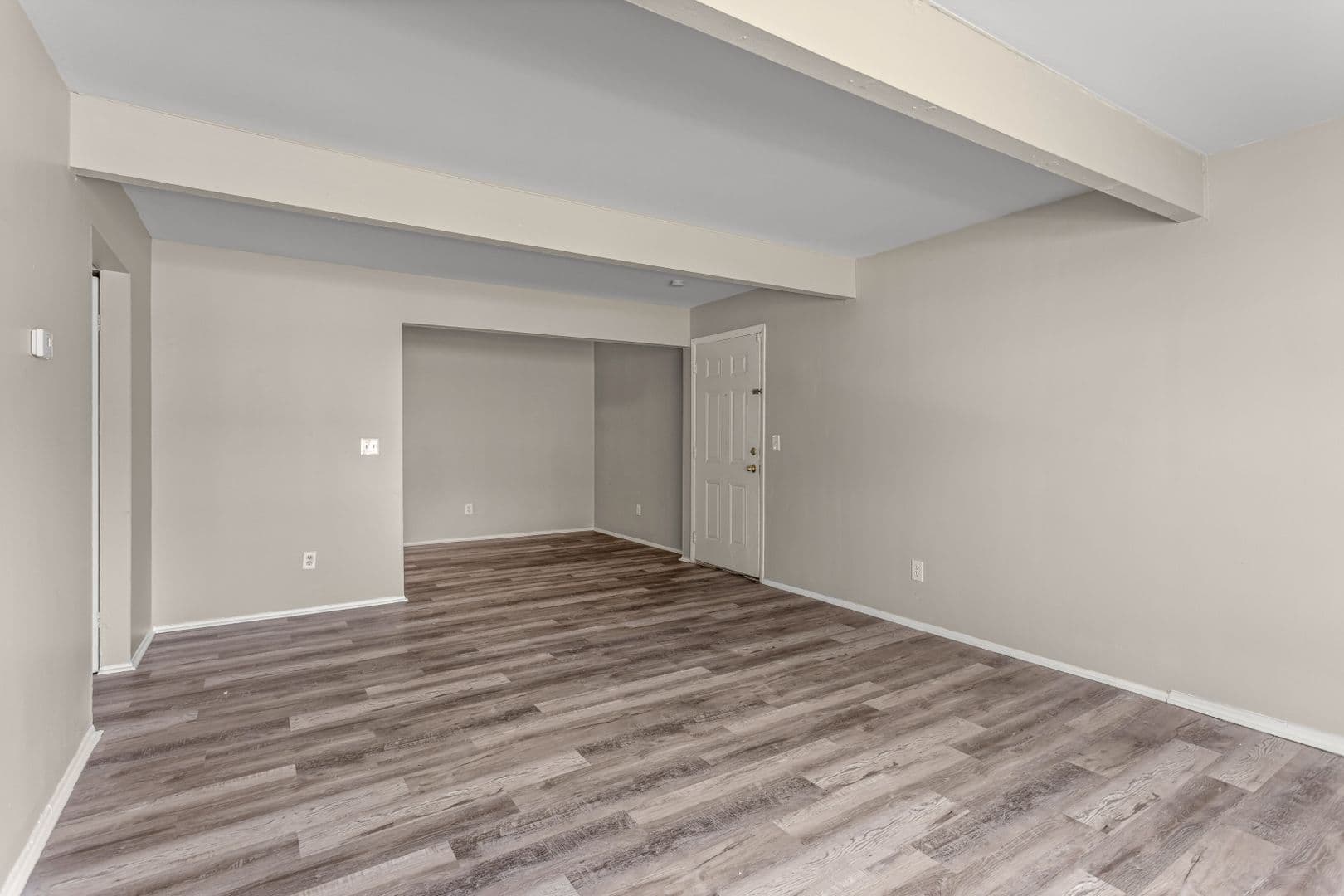 Oak Park Apartment: 21800 Coolidge