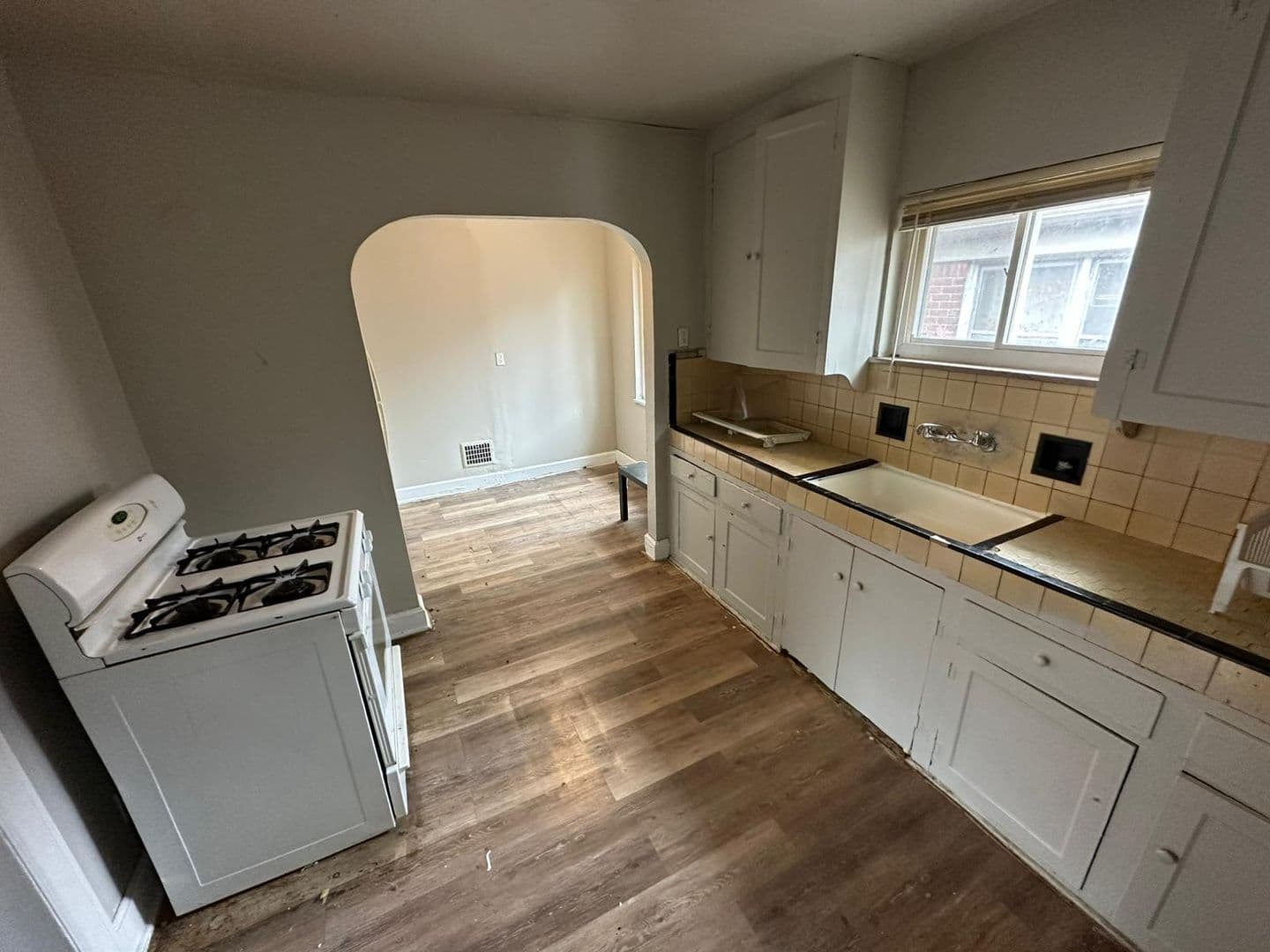 Detroit Apartment: 14262 Coyle