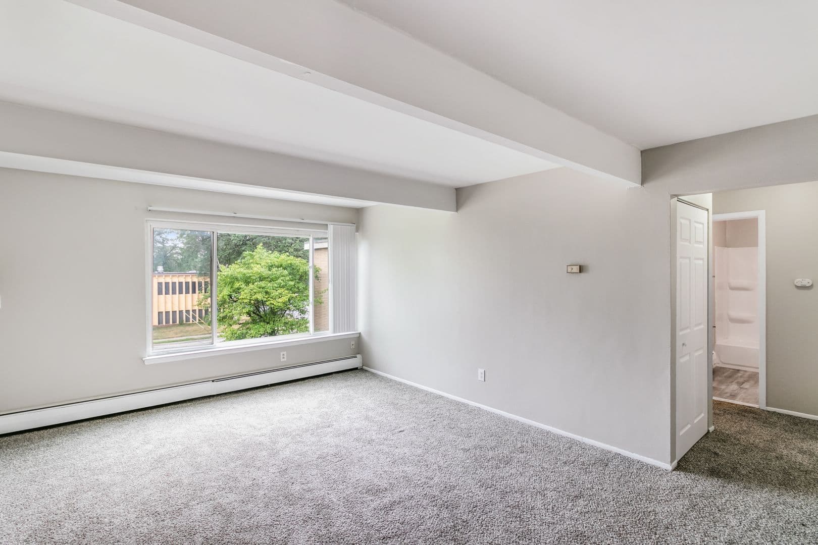 Oak Park Apartment: 21800 Coolidge