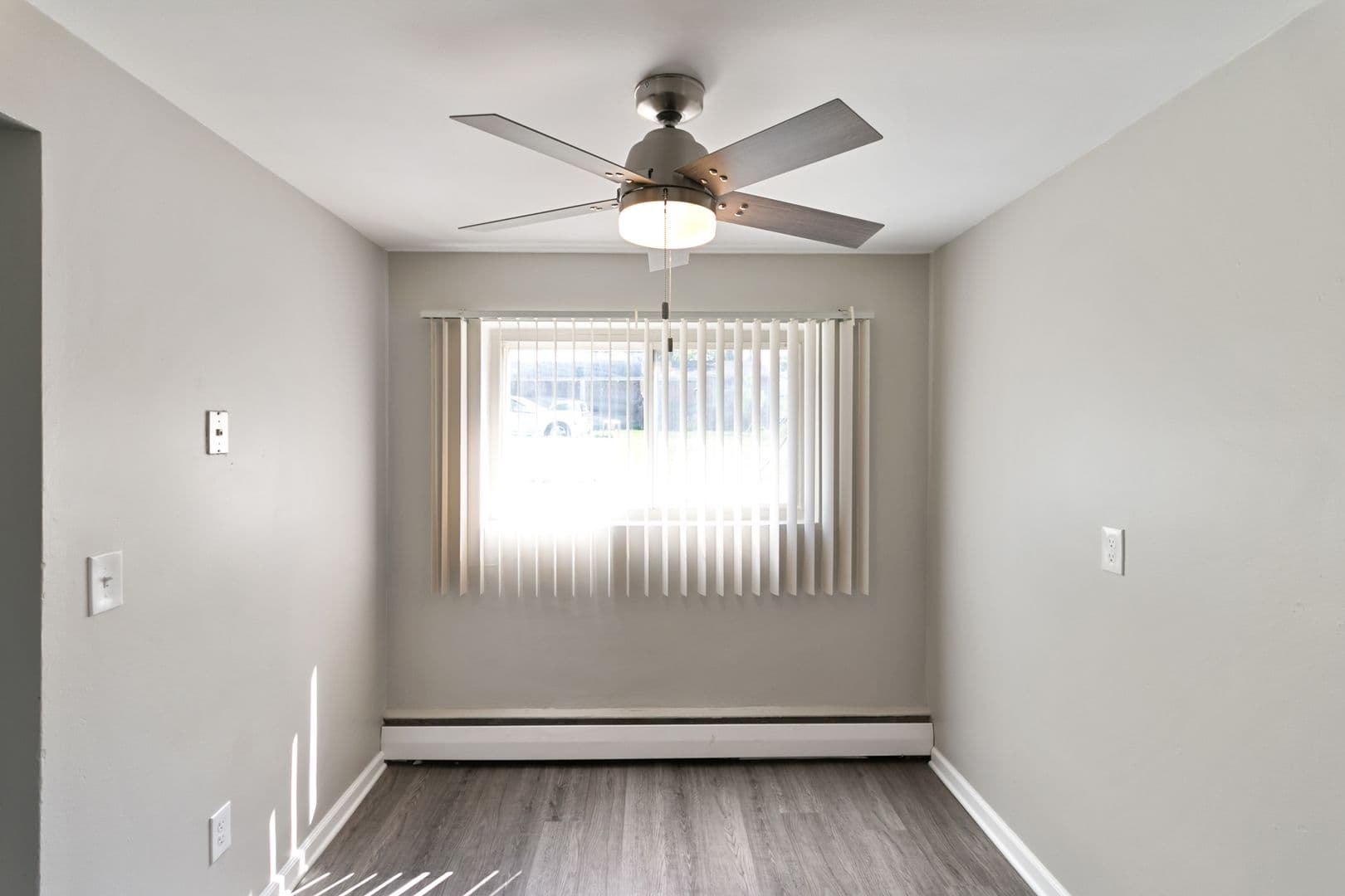 Utica Apartment: 45835 Brownell