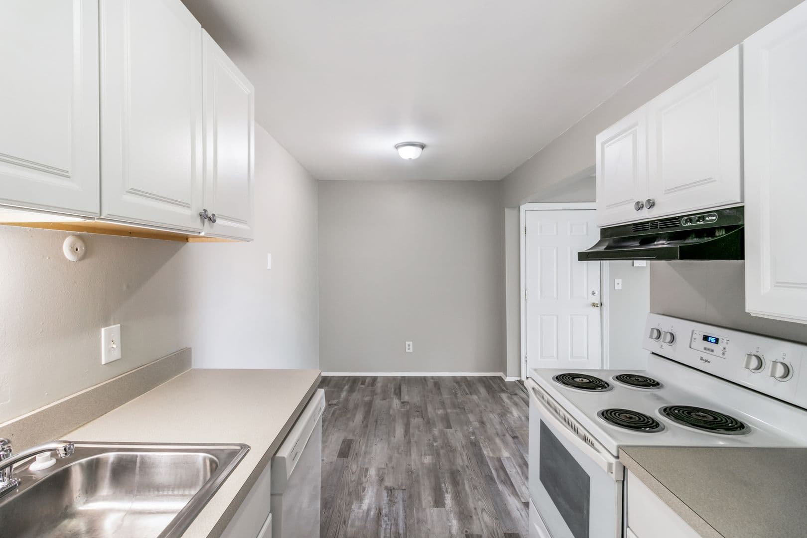 Oak Park Apartment: 21800 Coolidge