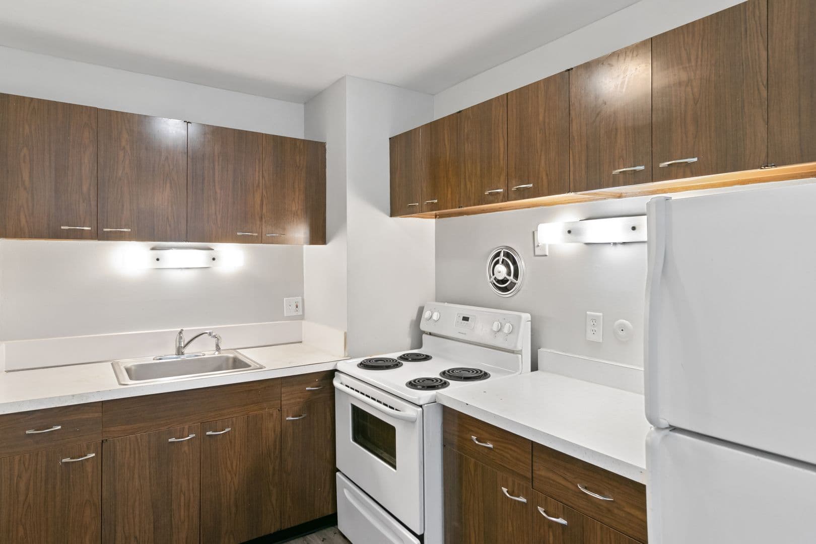 Roseville Apartment: 16840 E Eleven Mile Rd