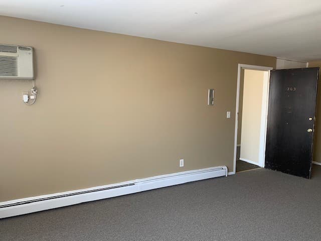 Roseville Apartment: 16840 E Eleven Mile Rd
