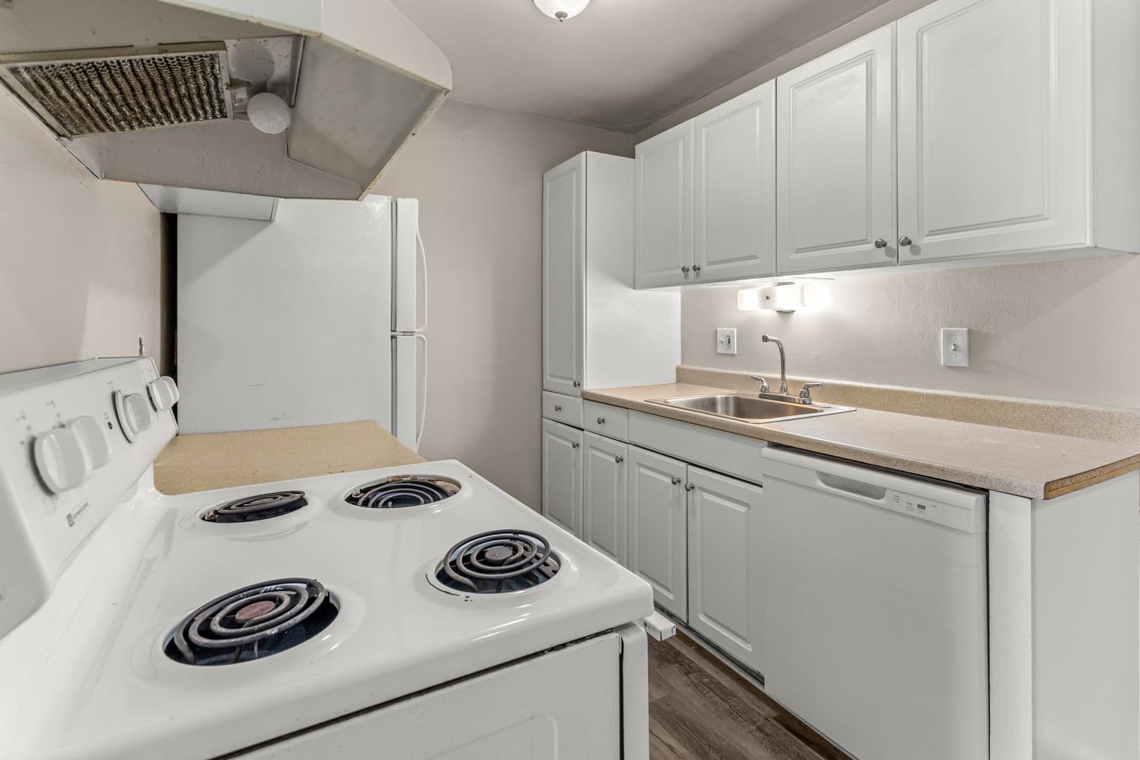 Oak Park Apartment: 21800 Coolidge