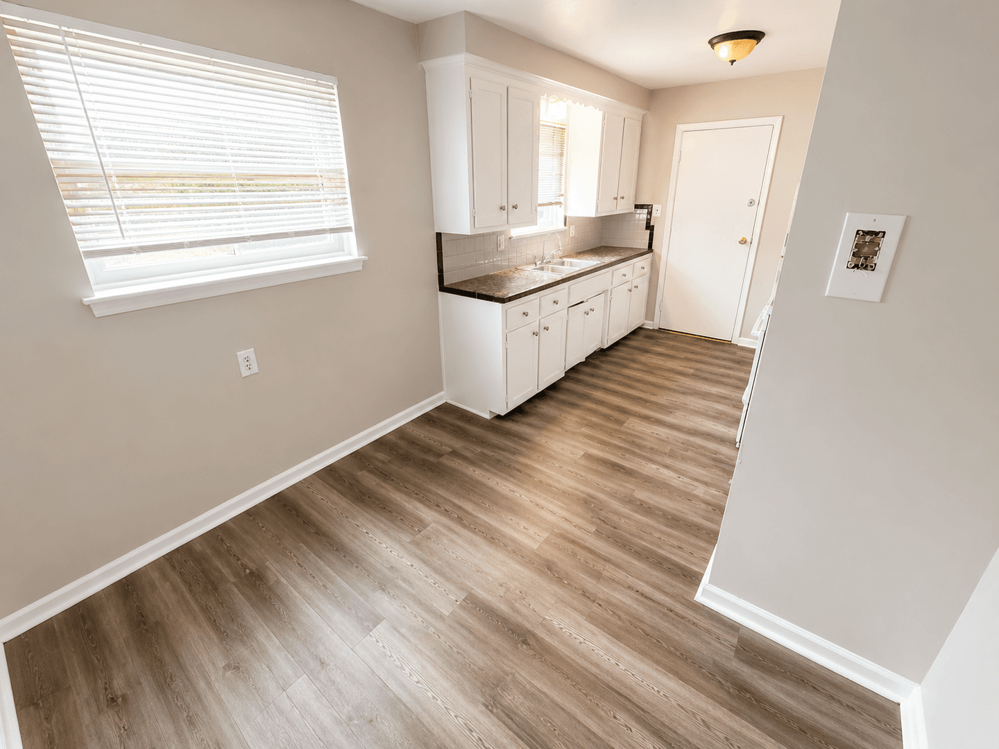 Roseville Apartment: 26221 Pinehurst