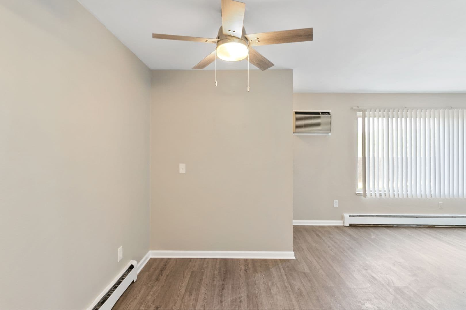 Utica Apartment: 45835 Brownell