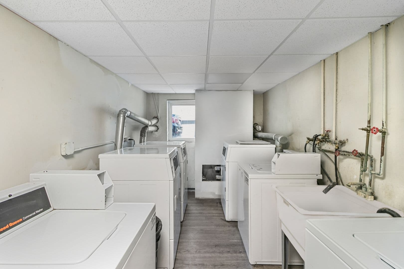 Utica Apartment: 45835 Brownell