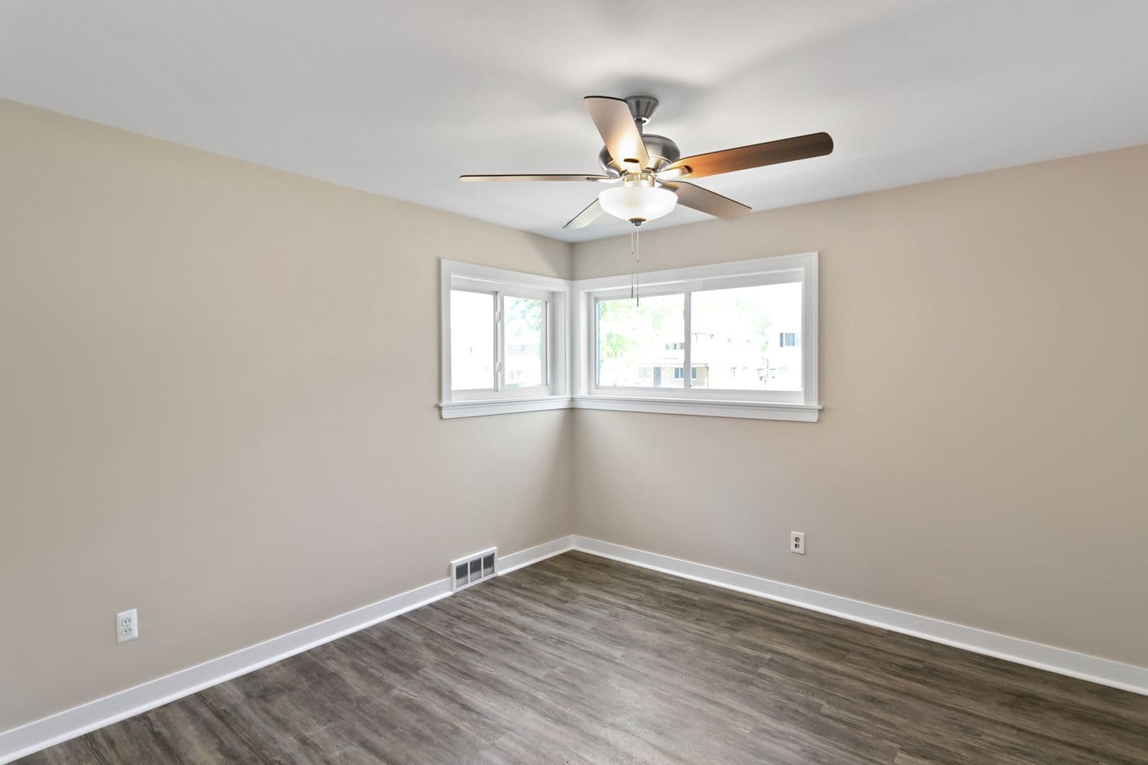 Roseville Apartment: 26221 Pinehurst