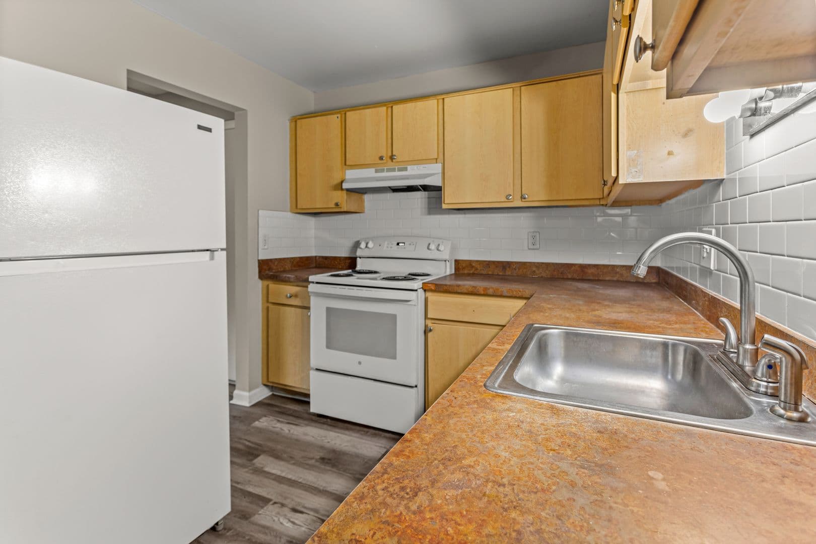 Oak Park Apartment: 21800 Coolidge