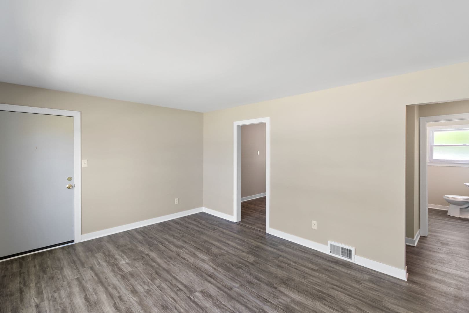 Roseville Apartment: 26221 Pinehurst